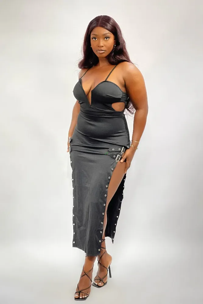 V NECK SIDE BUCKLE SLIT DRESS