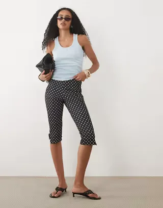 ASOS DESIGN capri leggings in mono dot print