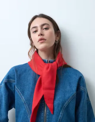 Pieces small triangle knitted scarf in red