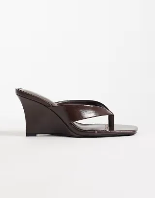 Simmi London Senia wedge toe post sandals in chocolate patent