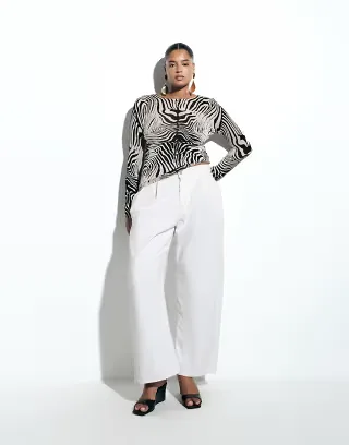 ASOS DESIGN Curve pleat front horseshoe jeans in white