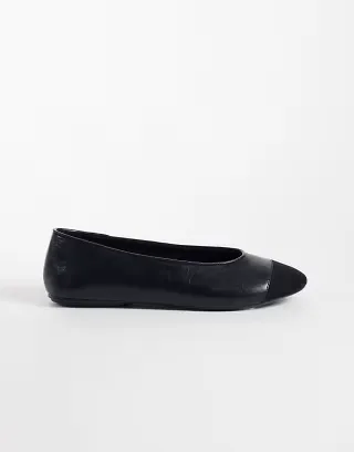 Glamorous ballet flats in black