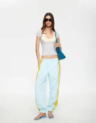 Lioness stretch double layer cropped tee in gray and lemon
