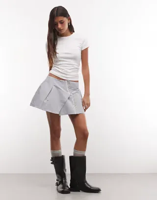 Daisy Street low rise mini skirt with lace flower detail in gray
