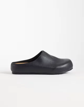 SEQWL Simba clogs in black
