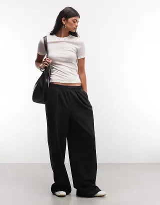 ASOS DESIGN Wide leg sweatpants with pleat in black
