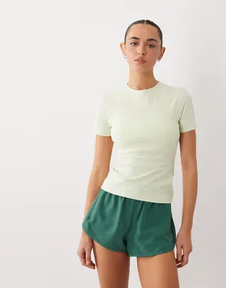 4505 fitted cotton everyday t-shirt with quick dry finish in pistachio