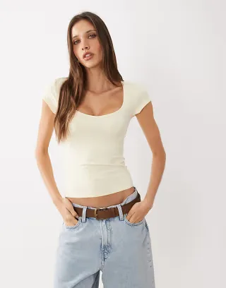 Cotton On Hold me short sleeve in vanilla glow