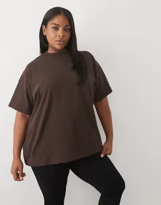 4505 Curve Icon heavyweight cotton oversized t-shirt with quick dry finish in chocolate
