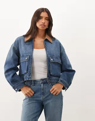 Good American contrast collar detail cropped denim jacket in mid blue wash