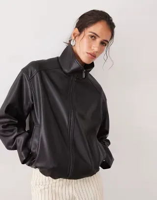 4th & Reckless high shine faux leather funnel neck cropped puffer jacket set in black