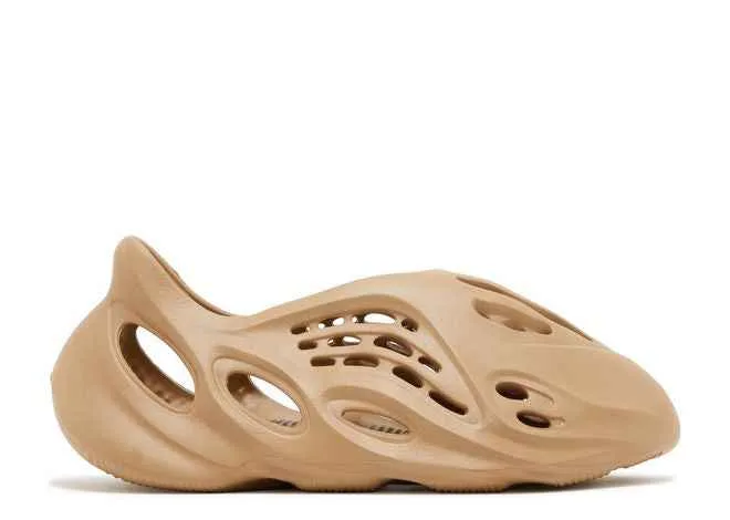 Yeezy Foam RNNR Clay Taupe
