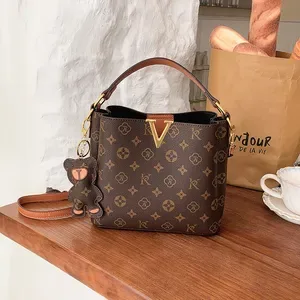 Luxury Casual Women's Shoulder Bag, Fashionable Comfortable Design, Soft-Touch Material