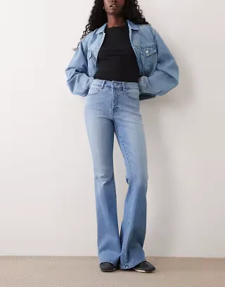 Good American good legs flare jeans in washed indigo