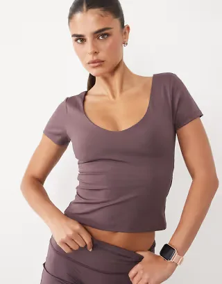 4505 Active scoop neck performance baby T-shirt with inner bra in taupe brown