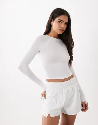 4505 lightweight active ruched front long sleeve running top in white