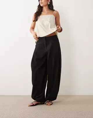 ASOS DESIGN Tailored tapered pants with snap hem detail in black