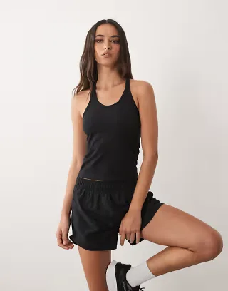 4505 lightweight seamless mesh running tank top in black