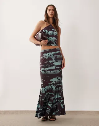 ASOS DESIGN slinky set in abstract print