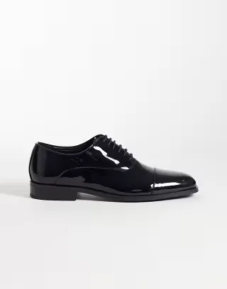 ASOS DESIGN lace up oxford shoes with toe cap in black patent