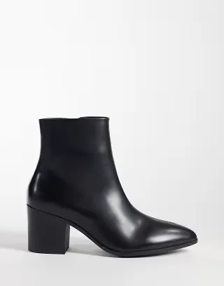 ASOS DESIGN heeled chelsea boots in black