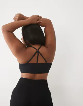4505 Curve seamless baby rib medium support sports bra with removable padding in black