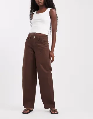 Pieces Grace barrel leg jeans in chocolate brown