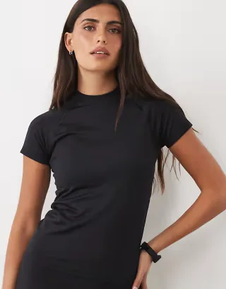 4505 seamless slim fit short sleeve training top with raglan sleeves in black