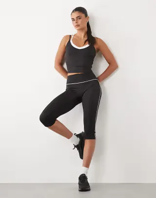 4505 active low rise capri leggings with piping detail in black
