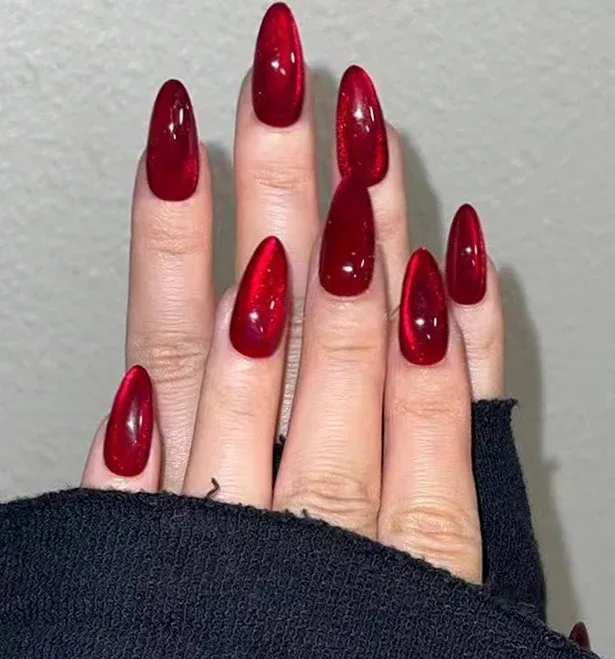 24Pcs Y2K Aesthetic Blood Red Crystal Cat Eye Press-On Nails Acrylic Designs French Tip Fall Long Almond Jelly False Nai