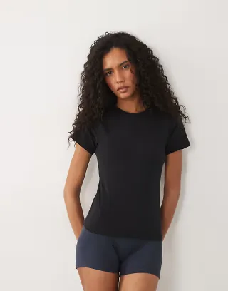 4505 fitted cotton everyday T-shirt with quick dry finish in black