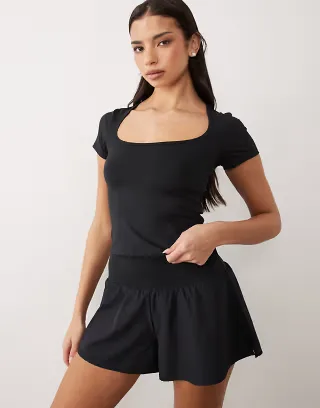 4505 active scoop neck short sleeve top in black