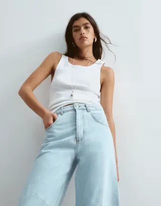 ARRANGE Sydney cropped denim barrel leg jeans in blue light wash