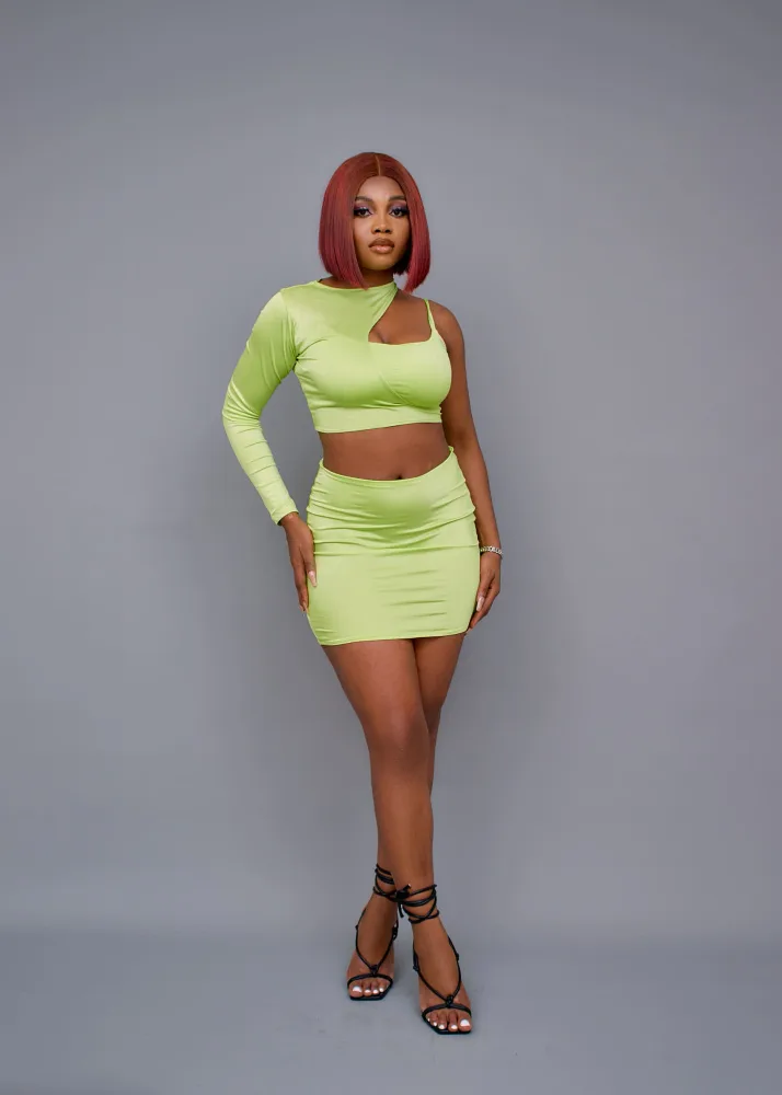 STRAP INNER ONE HAND CROP TOP AND SKIRT