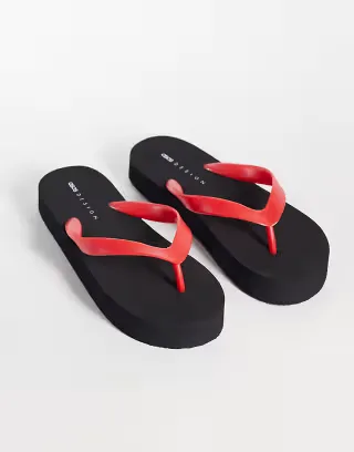 ASOS DESIGN Flavio flip flops in black and red