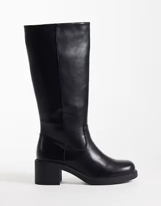 Glamorous pull on knee boots in black