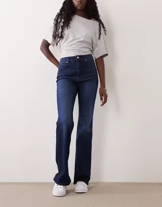 Good American classic bootcut jeans in mid blue