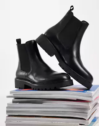 Vagabond Shoemaker Kenova chunky Chelsea ankle boots in black leather