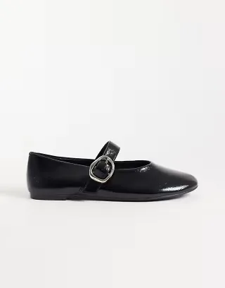 Glamorous ballet flats with bucke in black