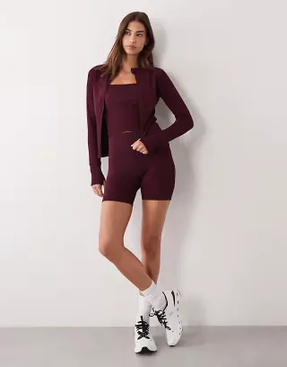 4505 Sculpting Seamless zip-up long sleeve top and high waist 5-inch booty shorts in wine