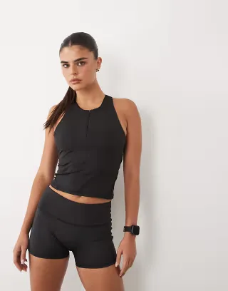 4505 active cropped 1/4 zip tank with inner bra and removable padding in black