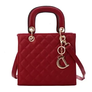 Chain Crossbody Bag for Women, Quilted Small Handbag - Stylish Chic Design, Multifunctional Daily Outdoor Commuter Purse