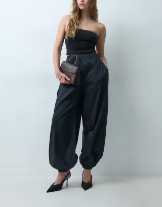 Vila cotton-blend balloon leg pants in black