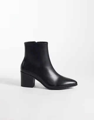 ASOS DESIGN heeled chelsea boots in black
