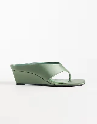 ASOS DESIGN Hendrix toe thong wedges in green