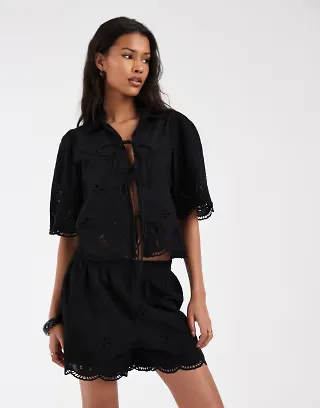 ONLY embroidery detail shorts in black - part of a set