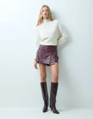 Vila pleat front leather-look mini skort in burgundy