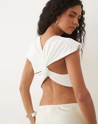 Missyempire soft touch twisted back detail crop top in white
