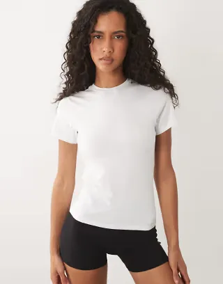 4505 fitted cotton everyday t-shirt with quick dry finish in white
