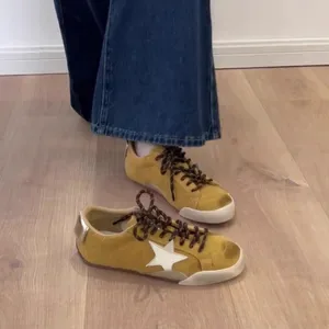 free shipping Fashionable minimalist shoes star shoes women soft leather retro versati